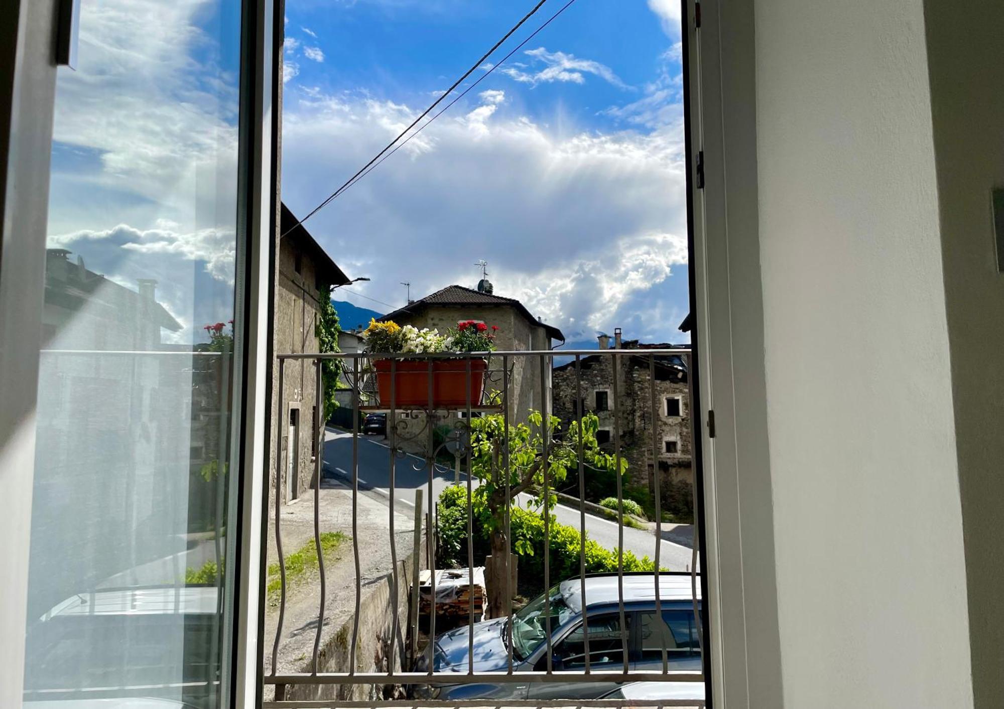 ホテル Ca Marasciol A 5 Minuti Dal Trenino Rosso Del Bernina Express ヴィッラ・ディ・ティラーノ エクステリア 写真